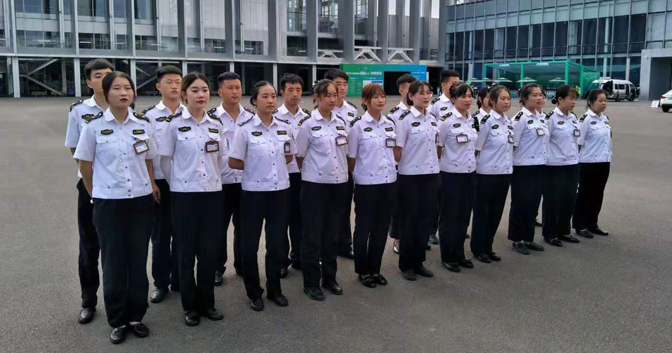 個(gè)性保安服務(wù)：根據(jù)客戶(hù)的相關(guān)要求，依照法律有關(guān)規(guī)定，有針對(duì)性地為客戶(hù)制定符合客戶(hù)實(shí)際情況的安全防范方案。