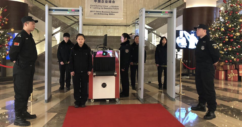 各類(lèi)文藝演出、體育賽事、展銷(xiāo)展覽、招聘會(huì)、廟會(huì)、燈會(huì)、游園等大型群眾性活動(dòng)提供安全服務(wù)。